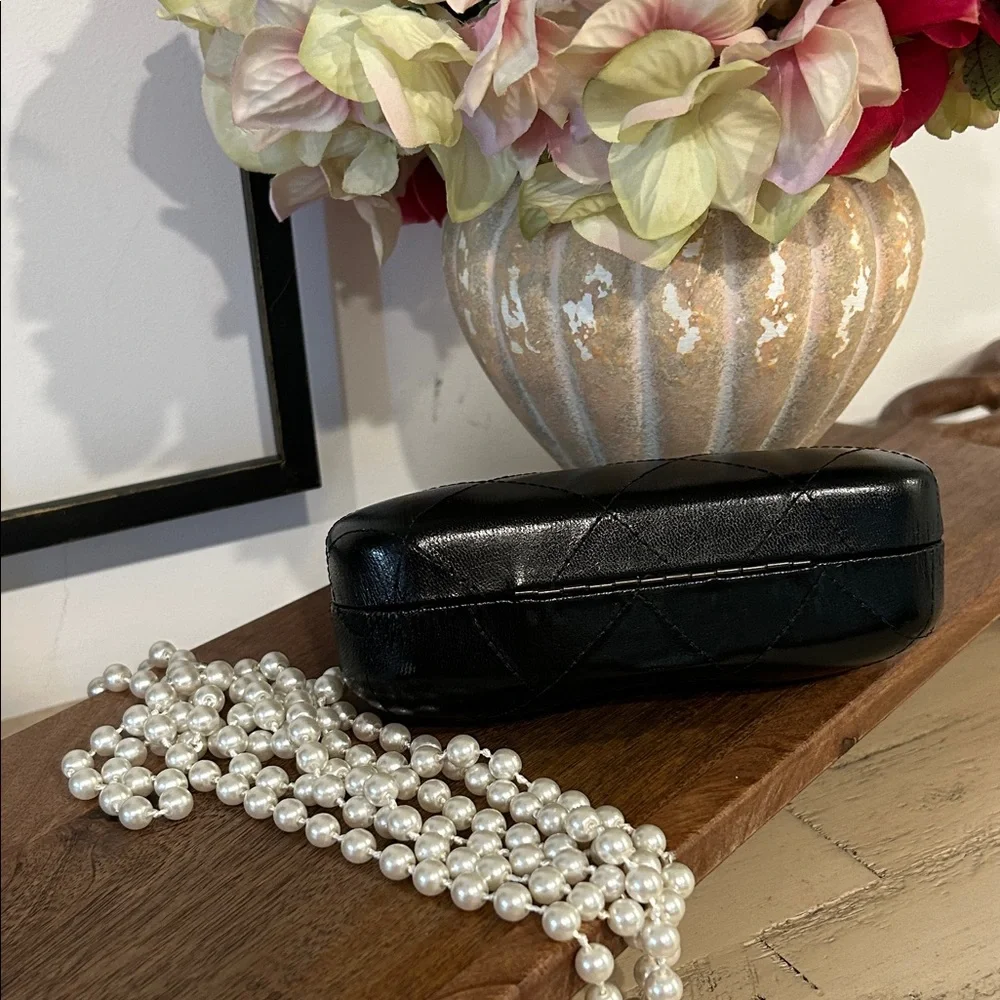 CHANEL Black Quilted Sunglasses Case with CC Emblem - Picture 3 of 4